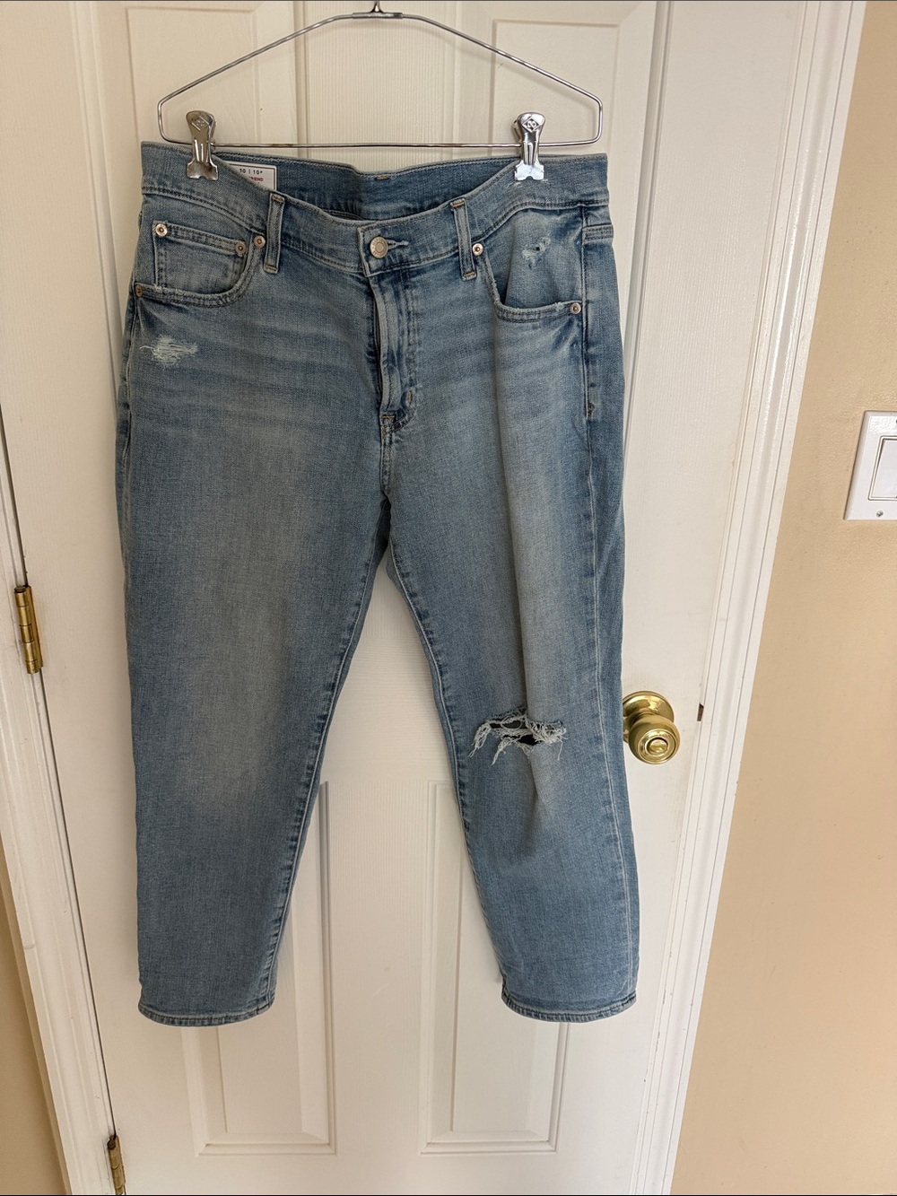 GAP Light Blue Relaxed Women's Jeans with Distressed Knee